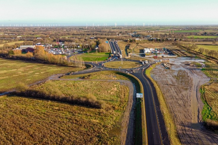 Unity Way looking towards Junction 5 of the M18